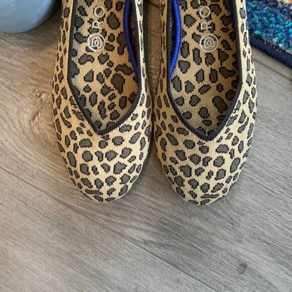 Rothys spotted leopard print round toe size 7 flat woman’s shoes - Picture 3 of 16